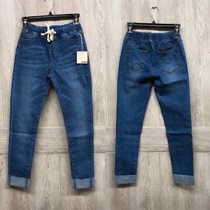 Elastic Waist Tie Cuffed Ankle Distressed Jeggings BB692